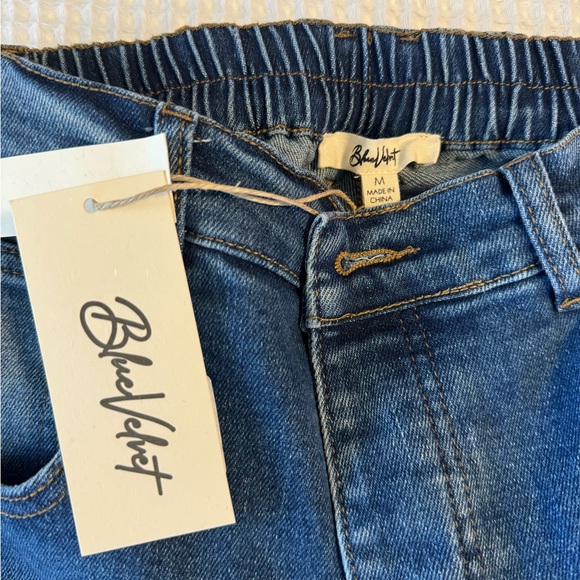 Women's Denim Jeans - Picture 3 of 3